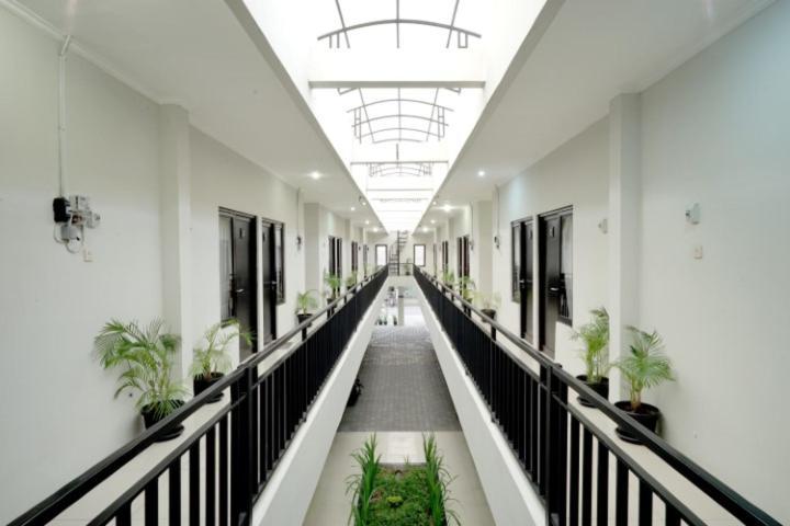Dparagon Upn Maguwo Exterior foto